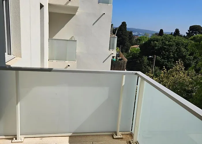 Petit Cocon Setois ! Balcon Avec Vue Et Parking *