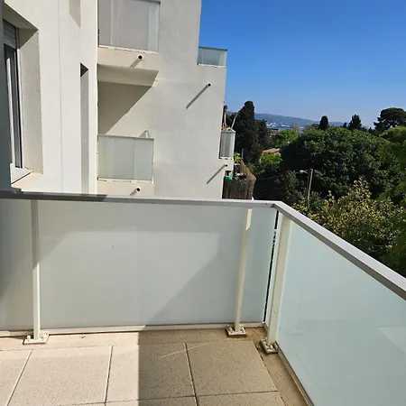 Petit Cocon Setois ! Balcon Avec Vue Et Parking *